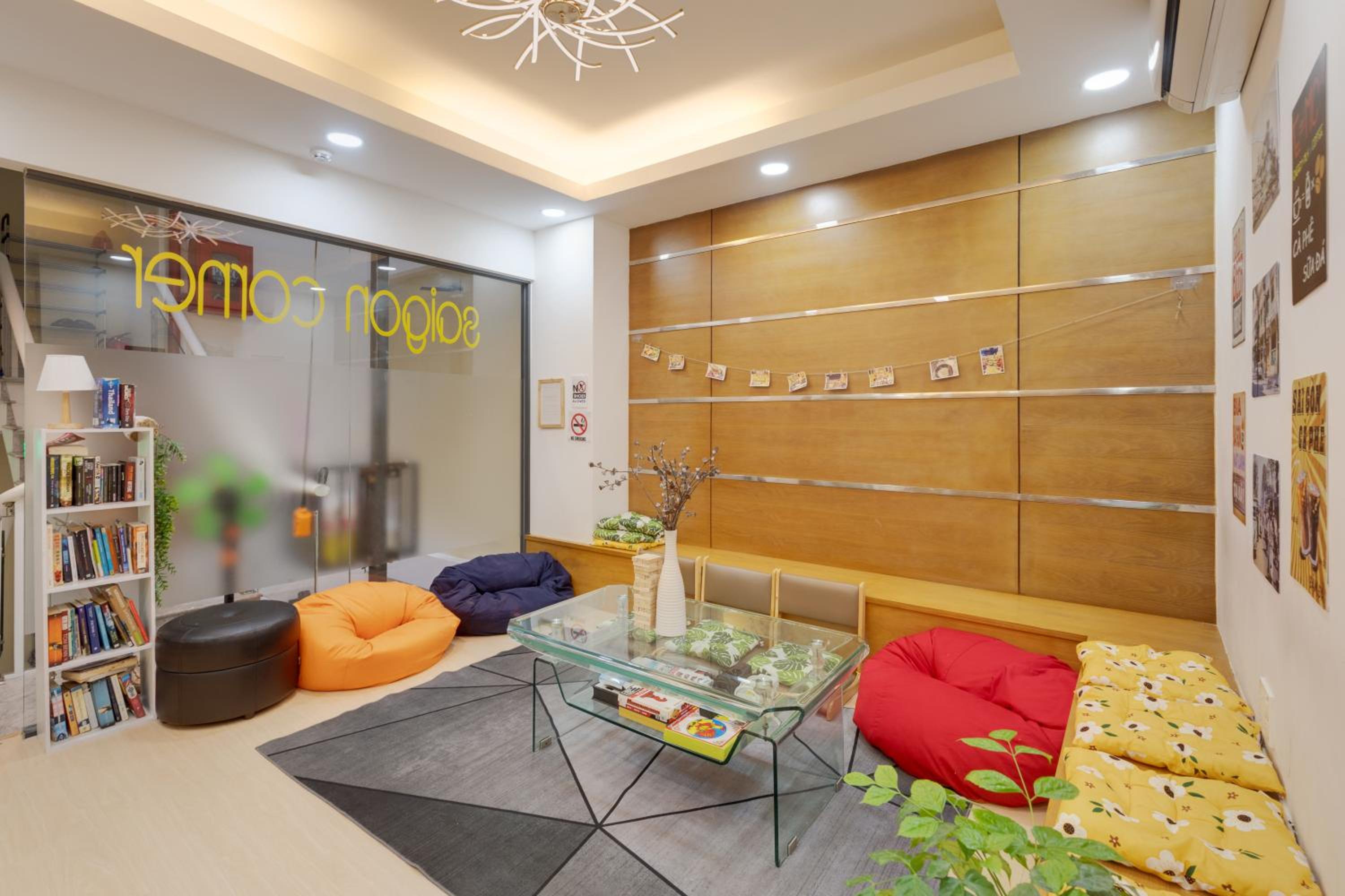 Saigon Authentic Hostel - City Walk, Cooking Class, Food Tour, Breakfast, Gym, Rooftop 23/35