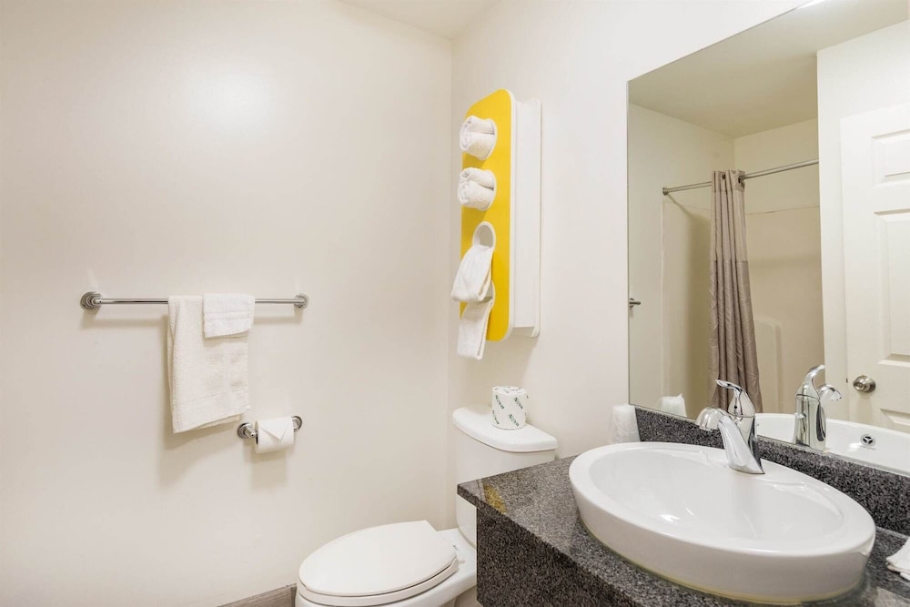Motel6 Greenville, SC 53/60