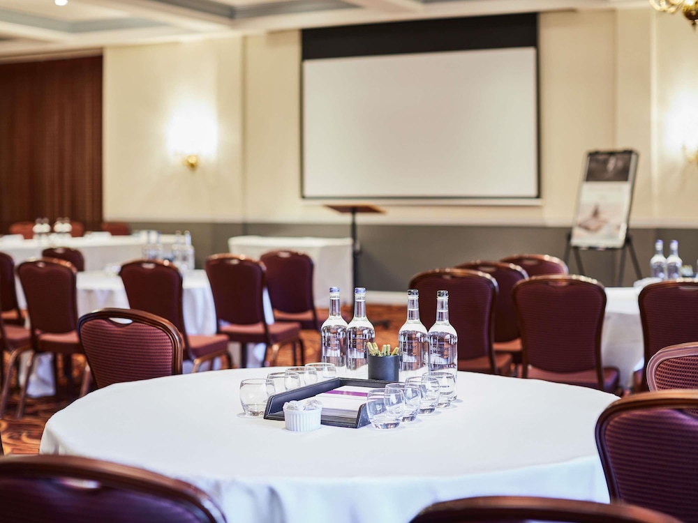 Mercure Barnsley Tankersley Manor Hotel 66/74