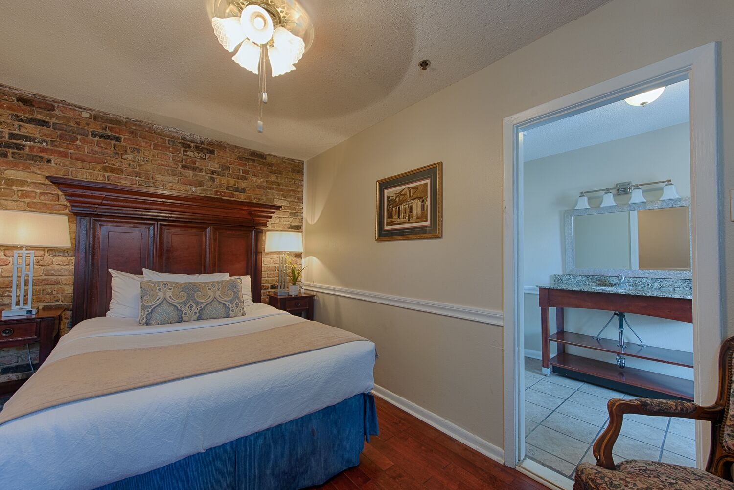 COMFORT, QUEEN BED