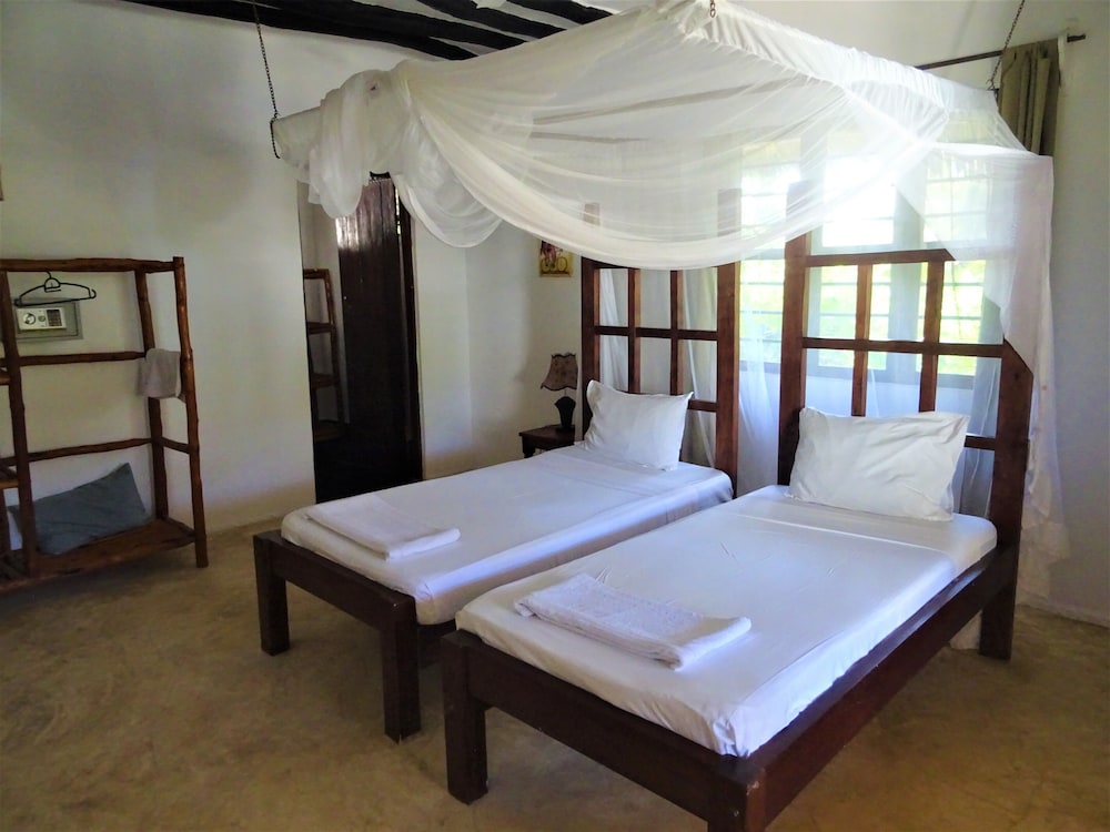 Makuti Beach Bungalows 17/65