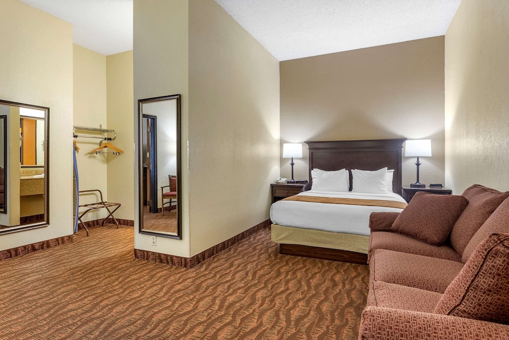 Comfort Inn at Thousand Hills 20/39