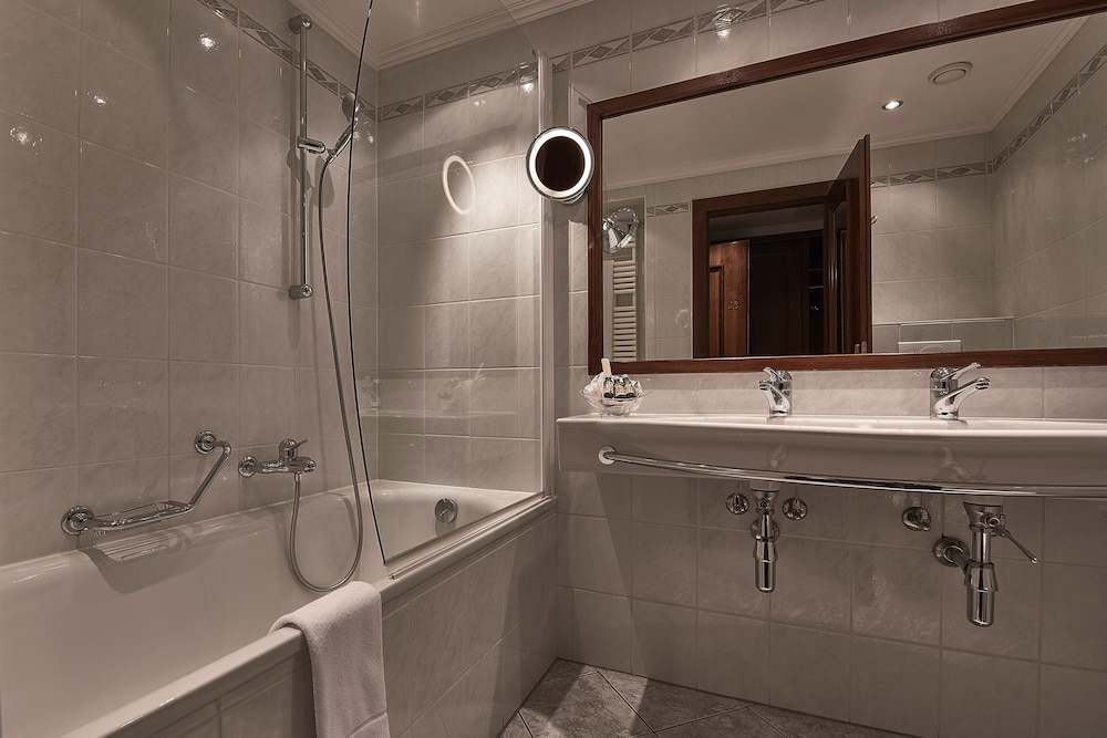 Hotel d Alleves 16/19