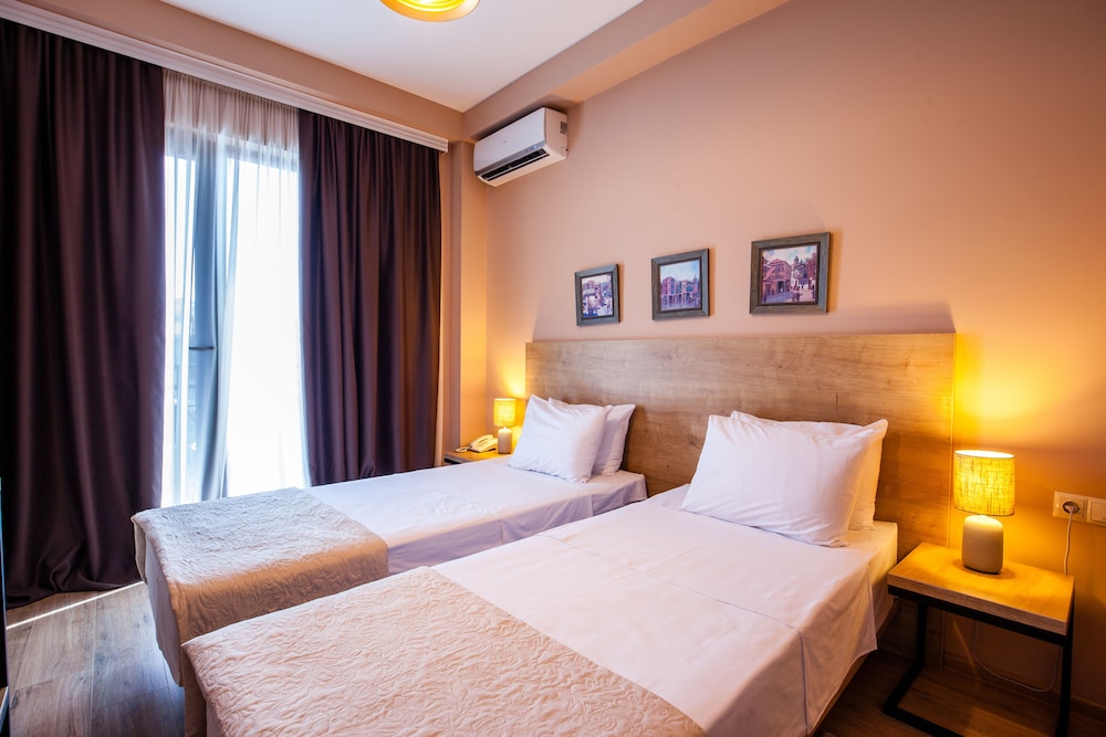 Hotel N16 7/48