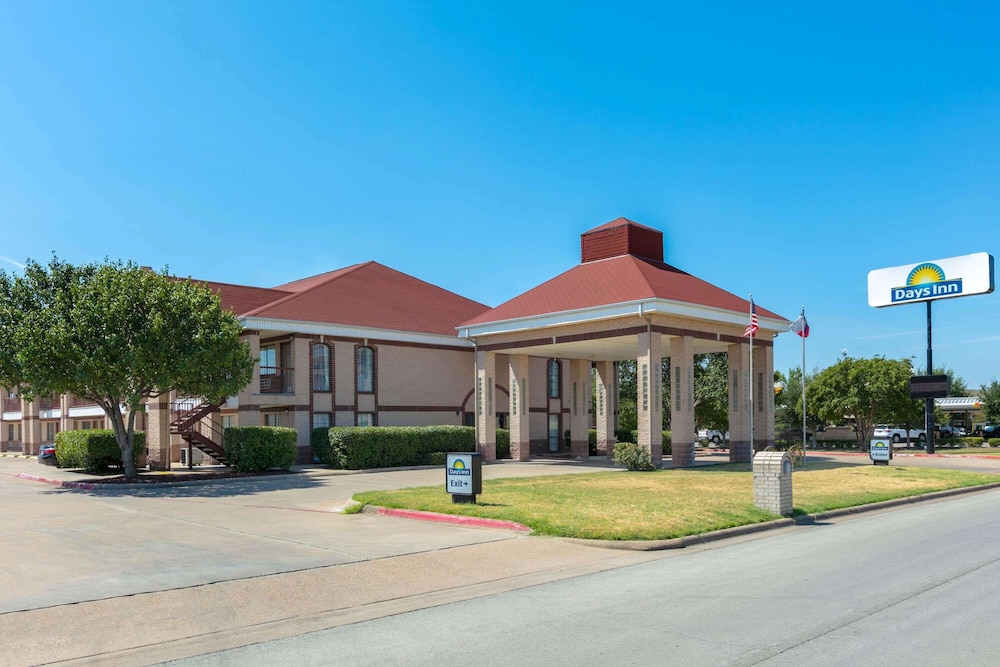 Days Inn By Wyndham Granbury 3/49