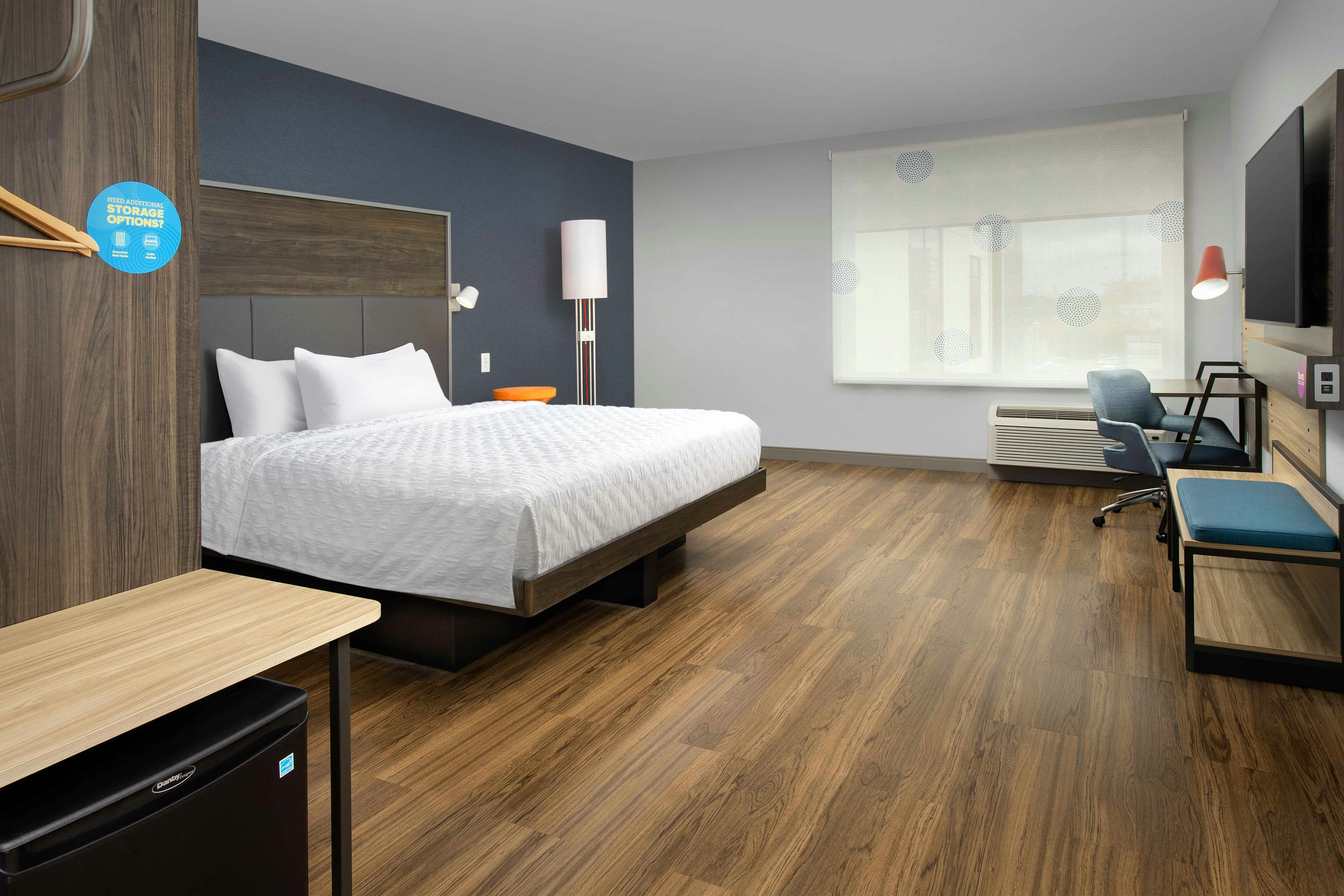ROOM, KING BED, ACCESSIBLE