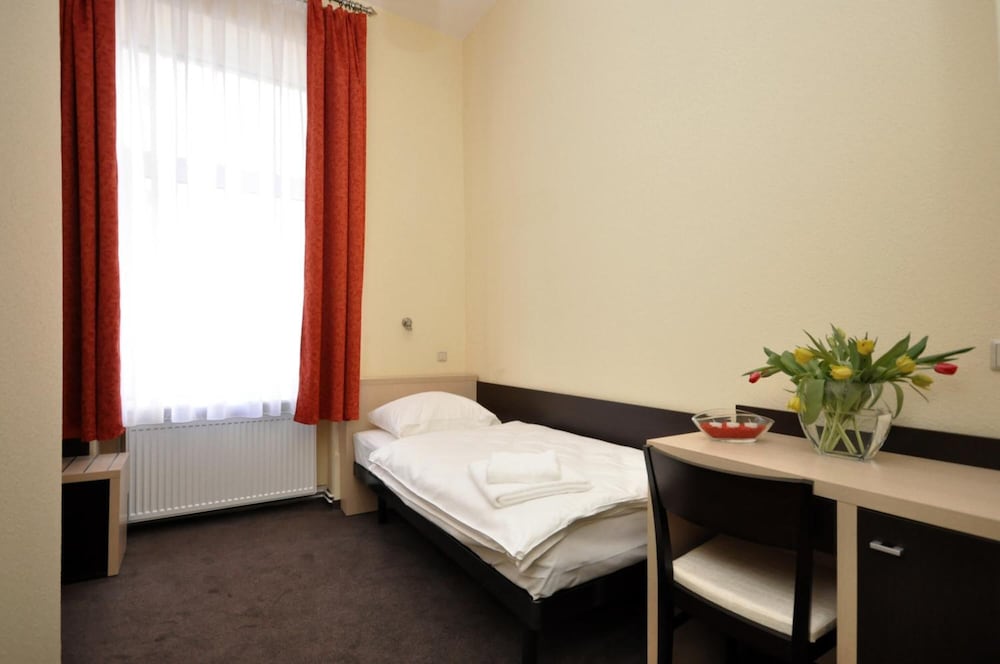 Hotel Bova 9/23