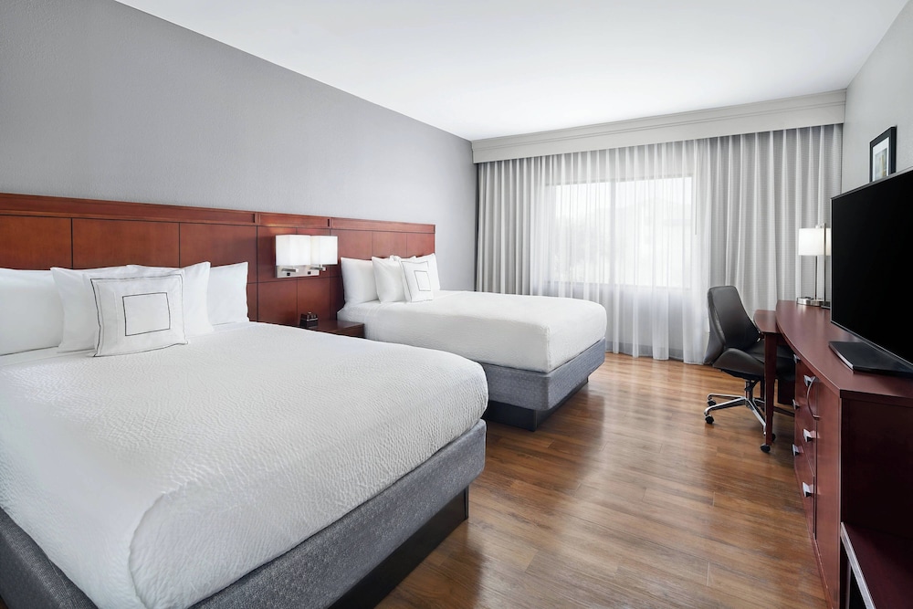 room, 2 queen beds