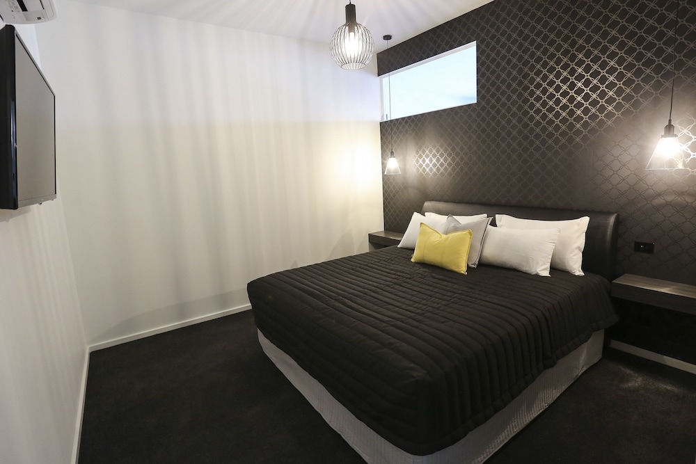 Indulge CBD Apartments 18/50