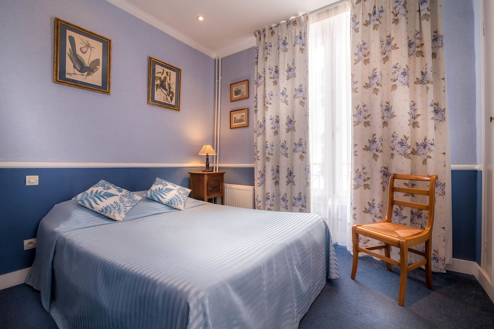 ROOM, DOUBLE BED
