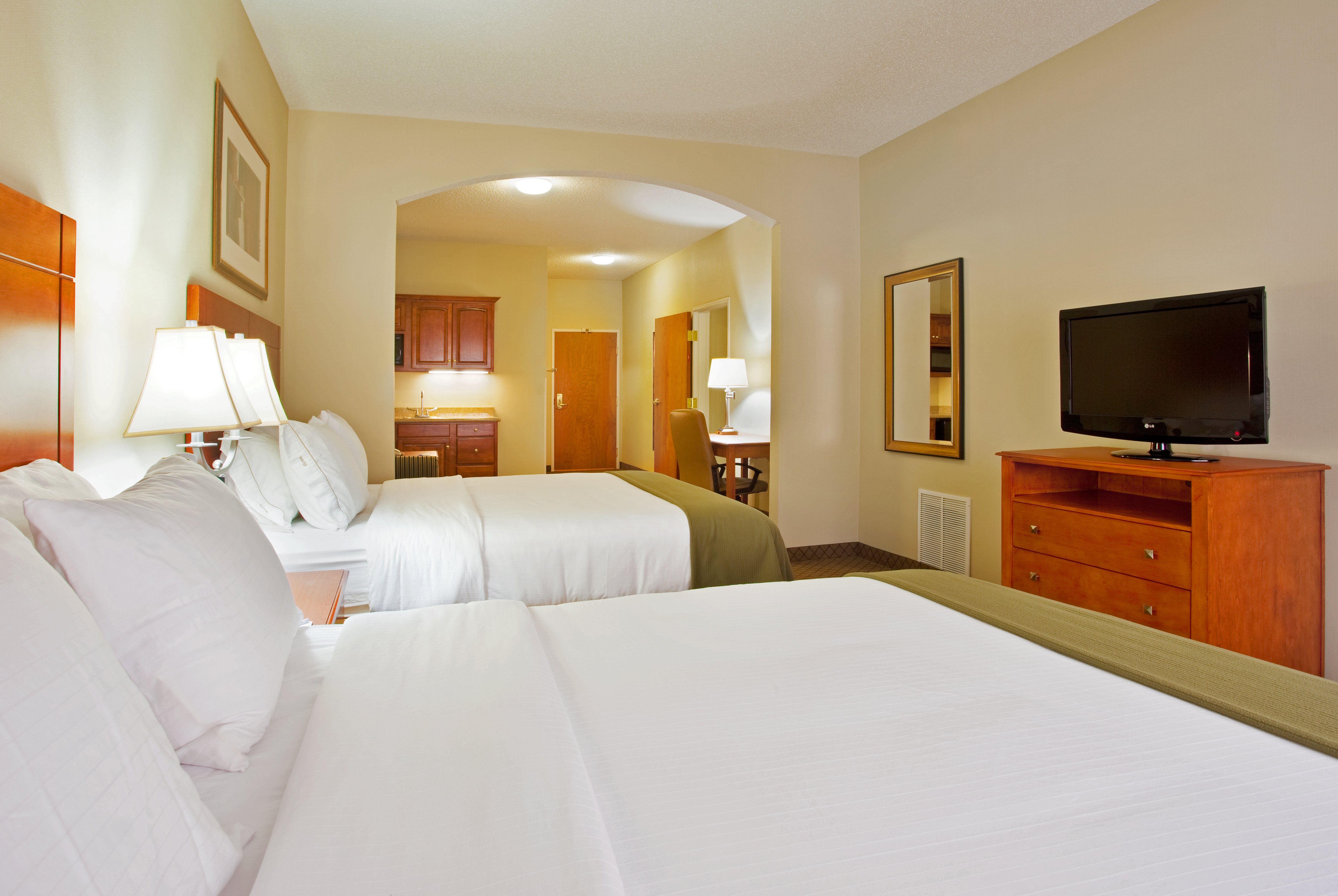 Holiday Inn Express Hotel Suites Goshen 18/75