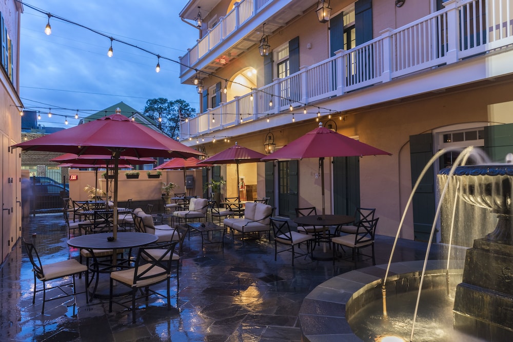 Royal Frenchmen Hotel And Bar 9/72