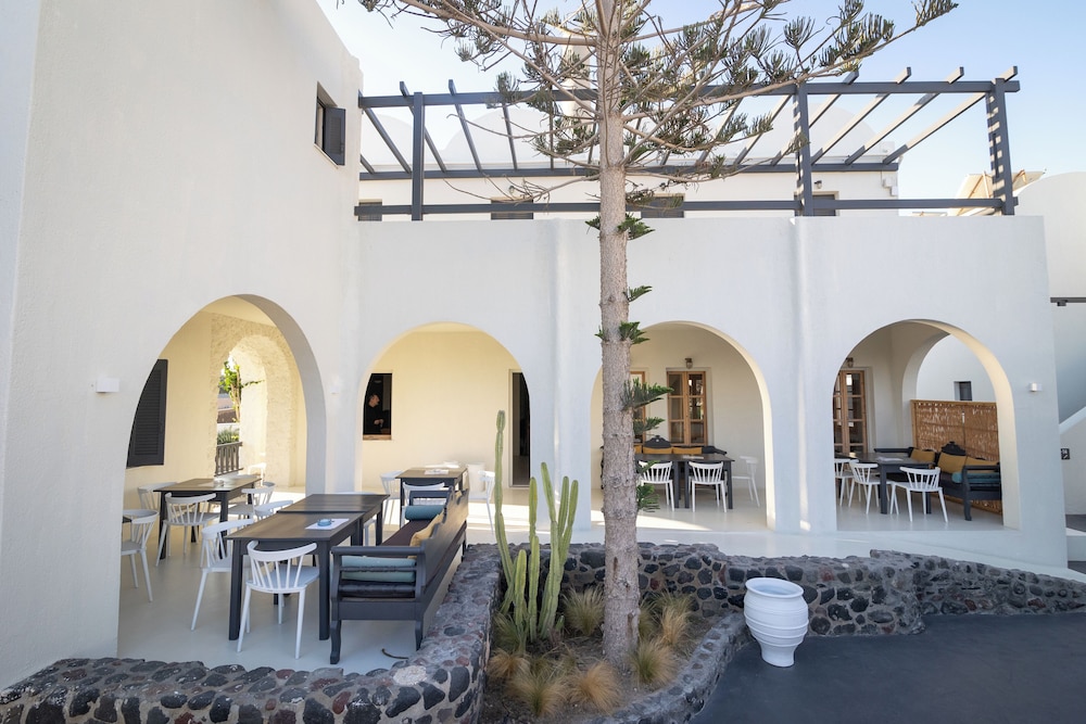 Scorpios Beach Hotel 61/63