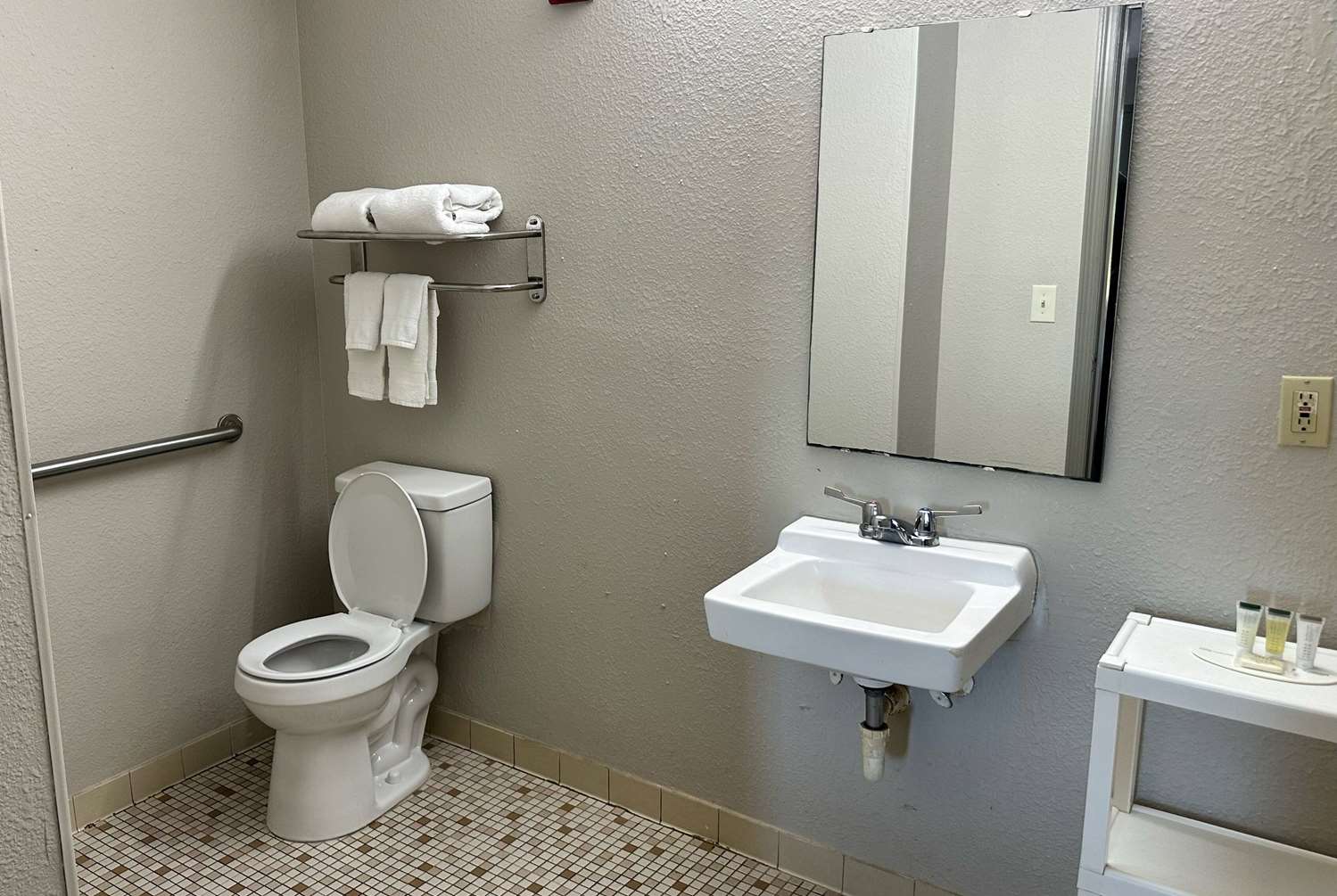 Days Inn by Wyndham Columbia NE Fort Jackson 21/23