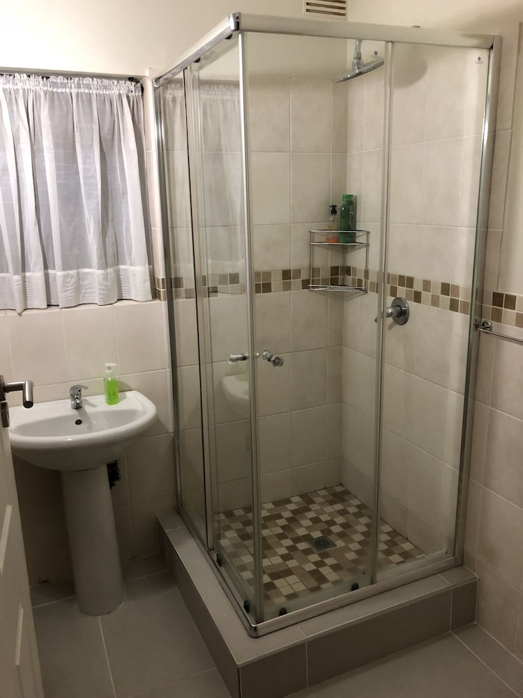 Eden Rose Manor 30/30