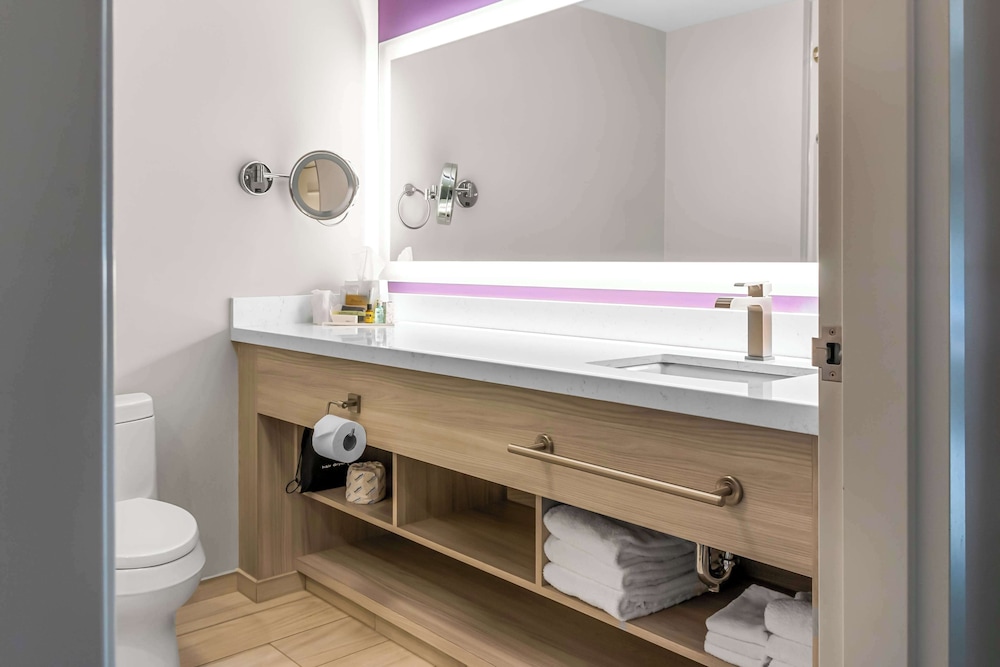 Room, King Bed, Sofa, Large, Premier Floor