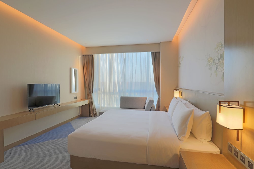 DELUXE, SUITE, KING BED