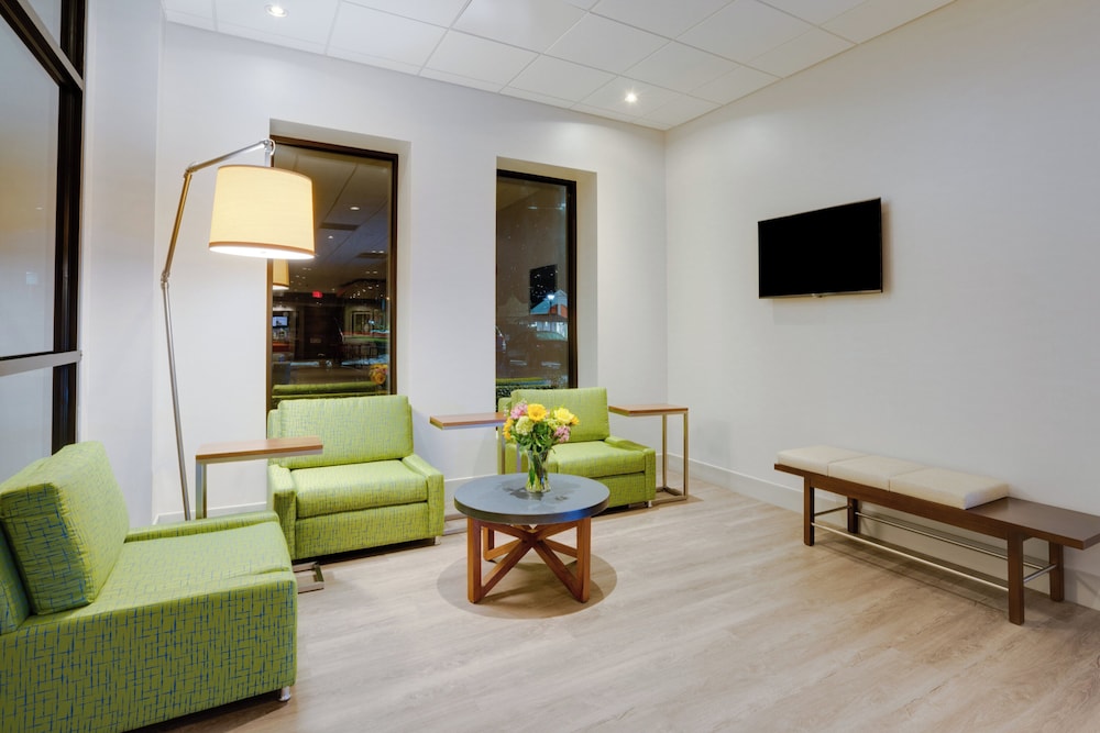 Holiday Inn Express Suites Ft Washington Philadelphia 40/56