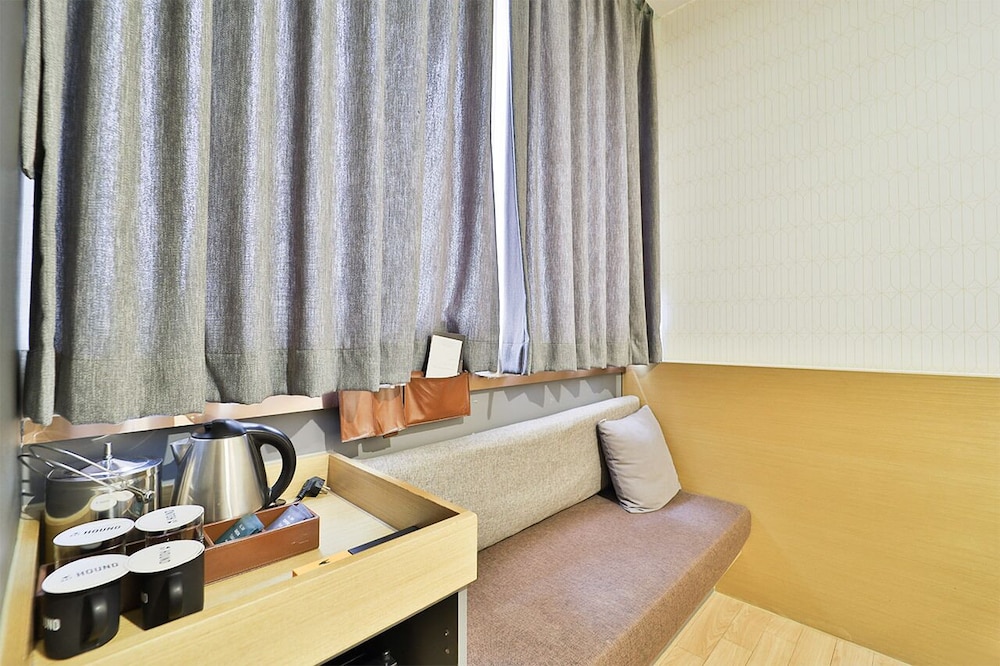 Bay Hound Hotel 52/70