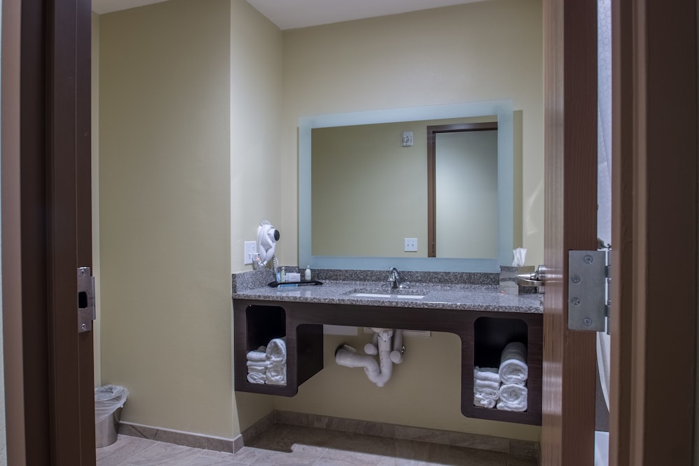 Cobblestone Inn & Suites - St. Mary S 48/57
