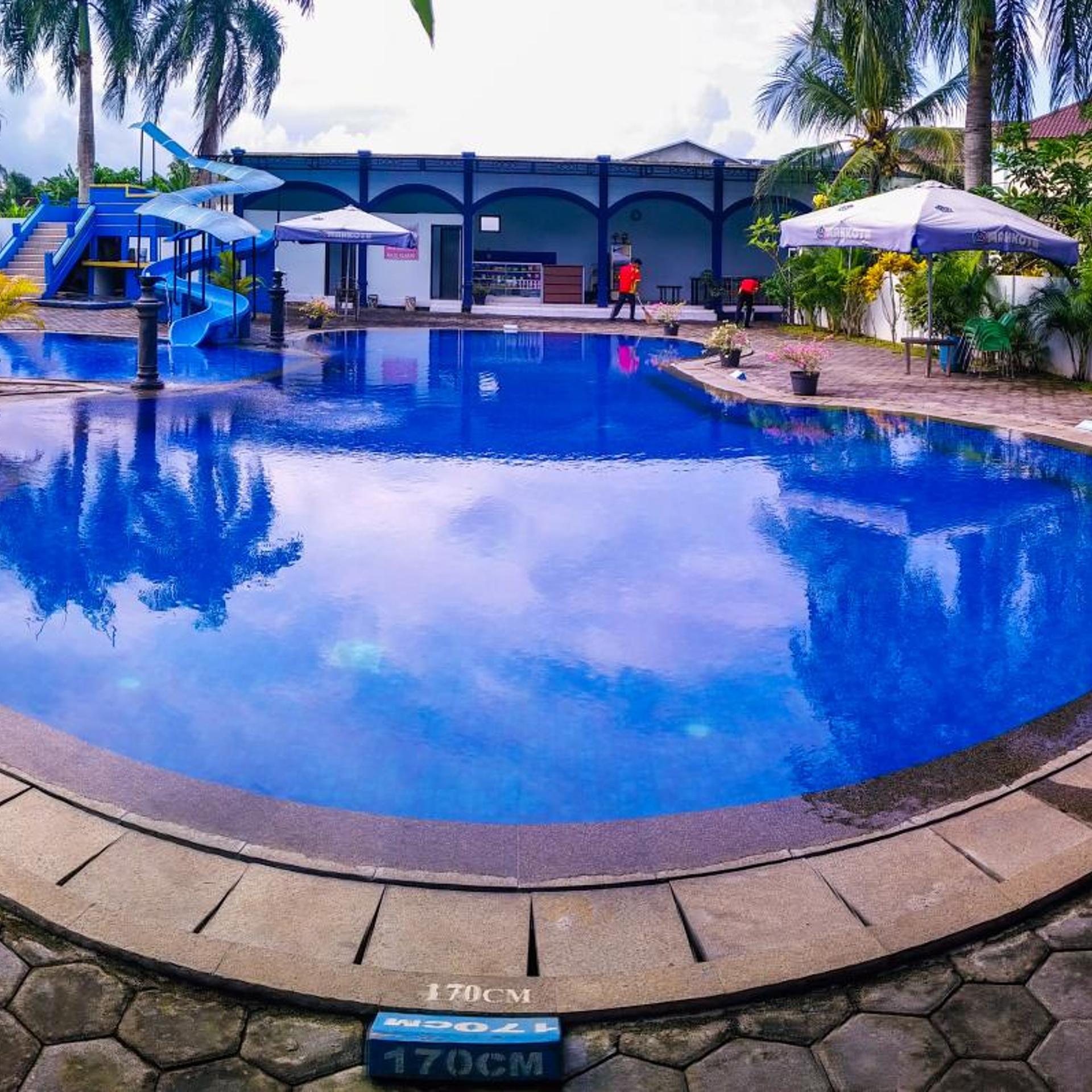 Mahkota Hotel 33/56