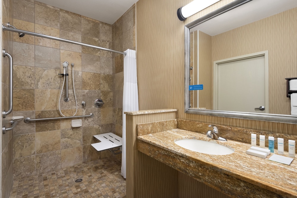 Hampton Inn Youngstown Boardman 11/33
