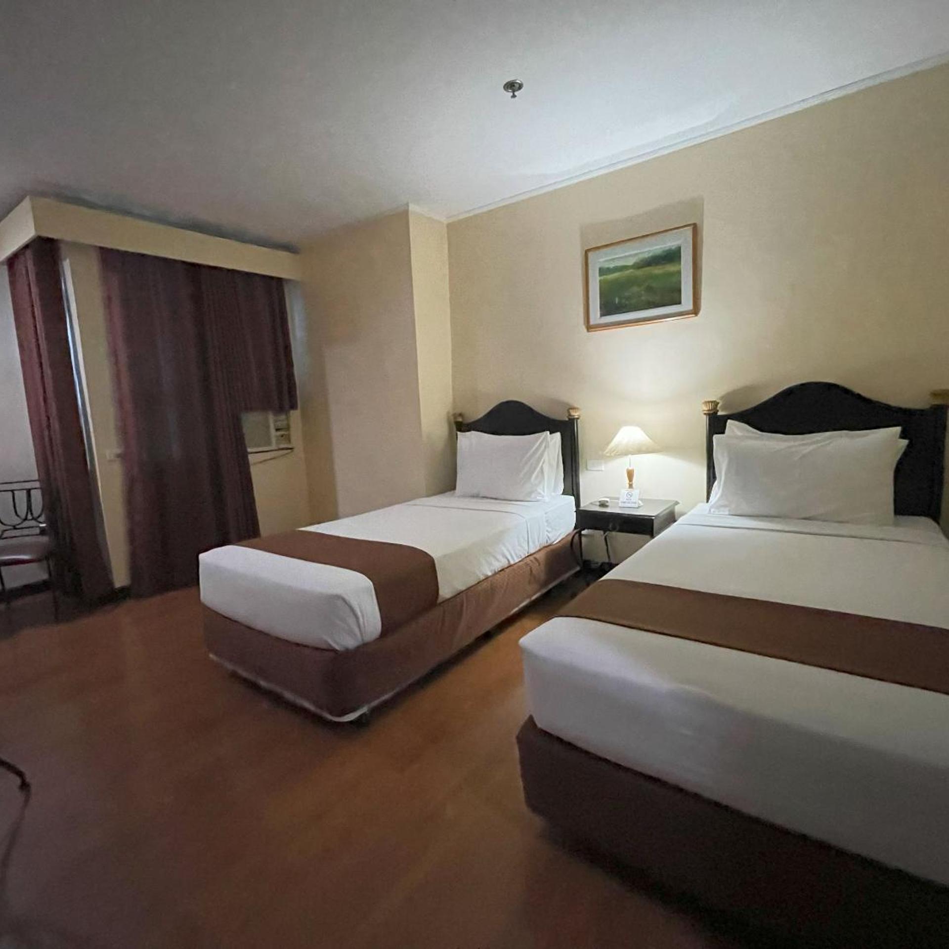 SUPERIOR, QUEEN BED