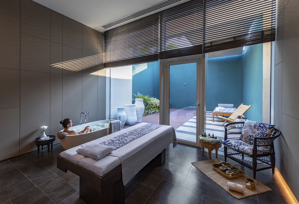 swimming pool spa