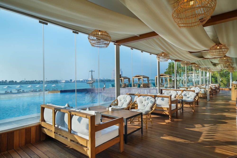 Radisson Blu Hotel and Resort Abu Dhabi Corniche 59/88