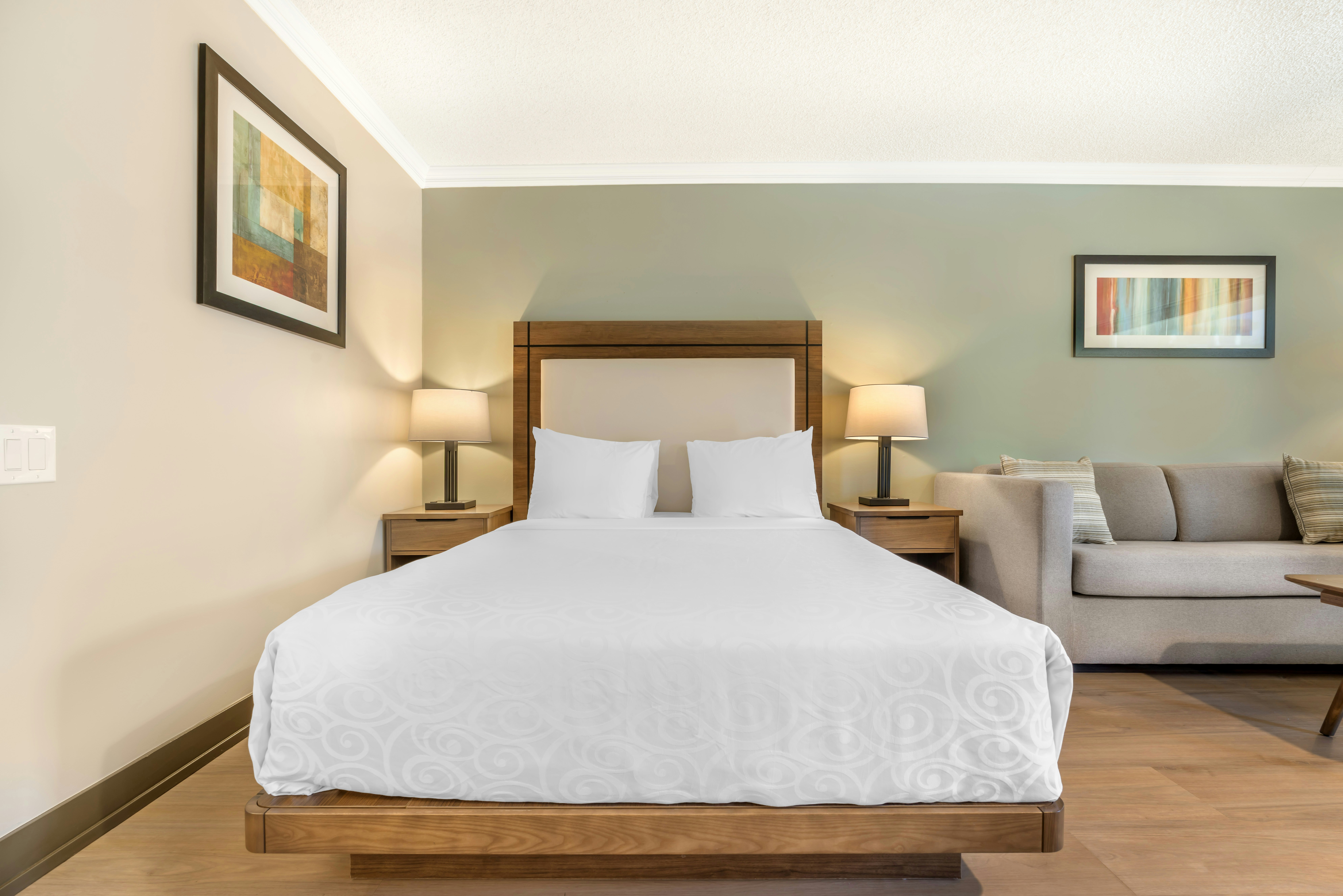 Best Western Plus Burnaby Hotel 34/76
