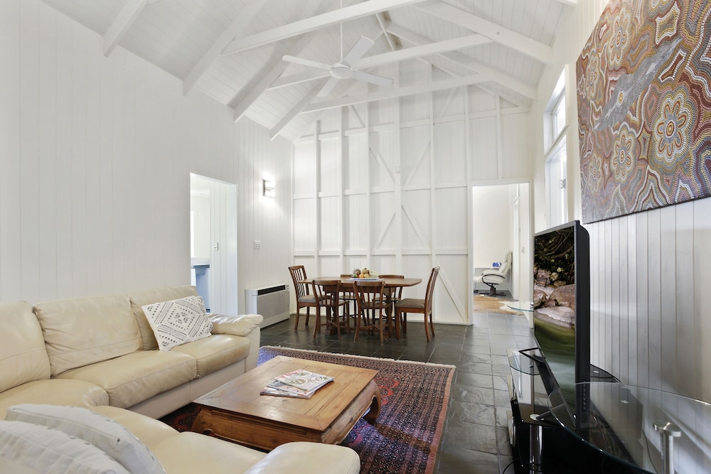 Port Douglas Cottage and Lodge 20/35