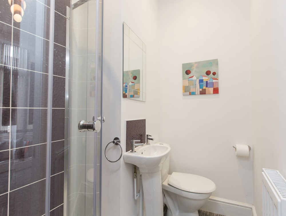 Townhouse Plus @ 40 West St 41/50