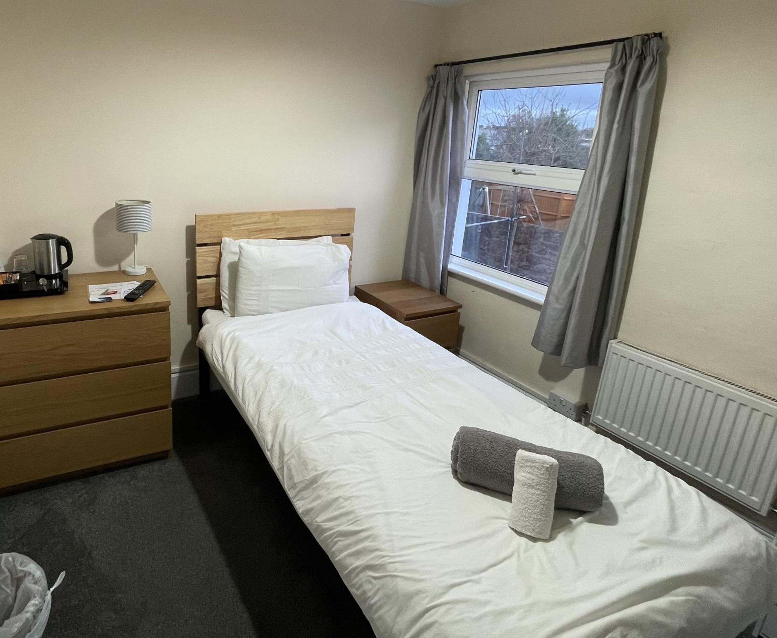 Room, Single, Shared Bathroom