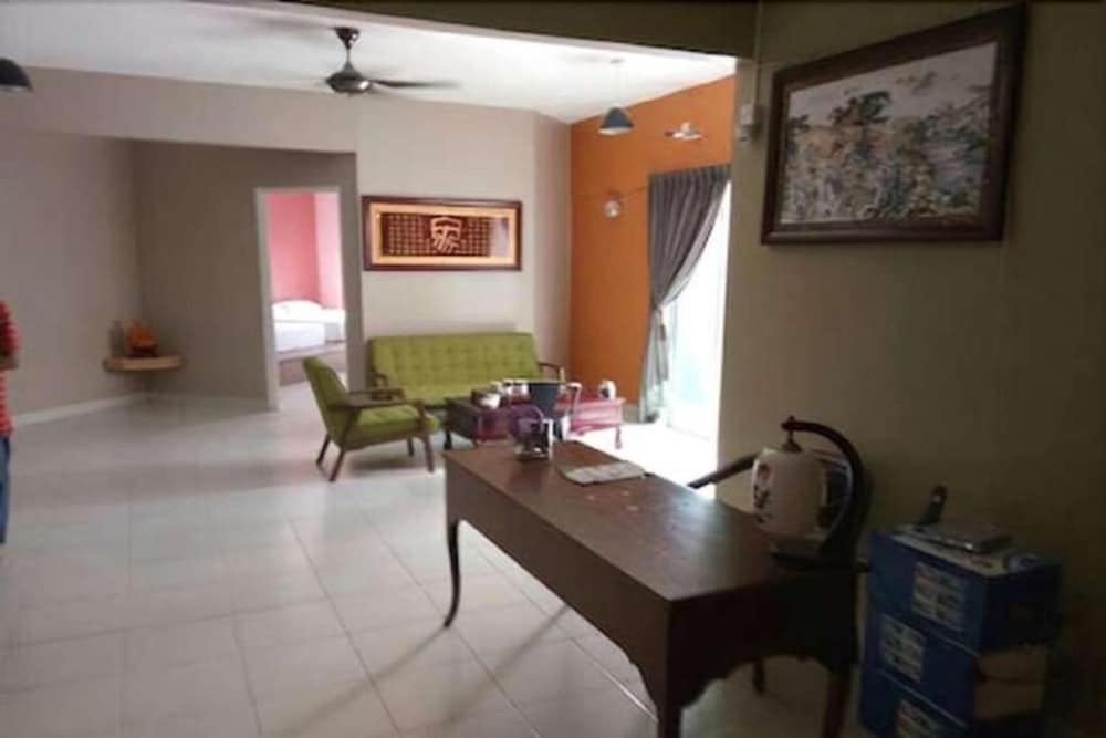 Aeon Tebrau Homestay & Hotel 48/62