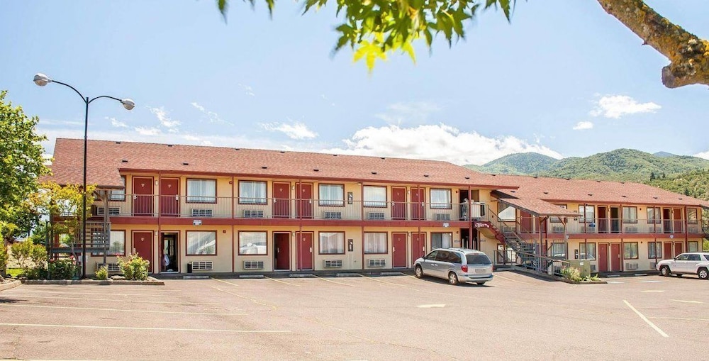 Econo Lodge 4/29