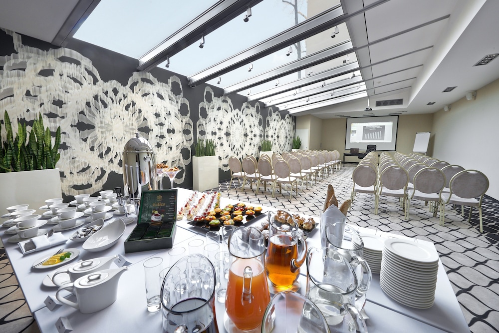 QUEEN BOUTIQUE HOTEL 44/62