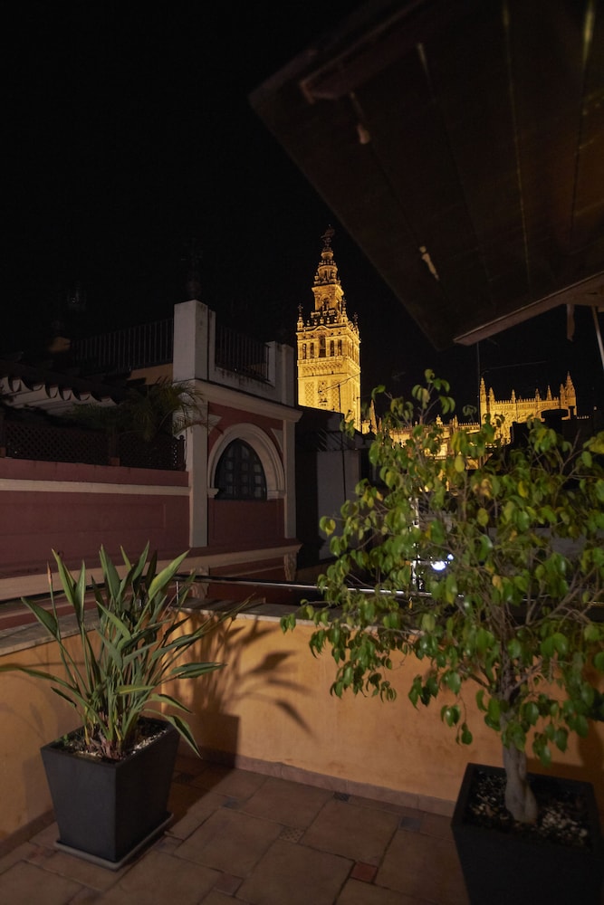 Alminar Hotel 59/67