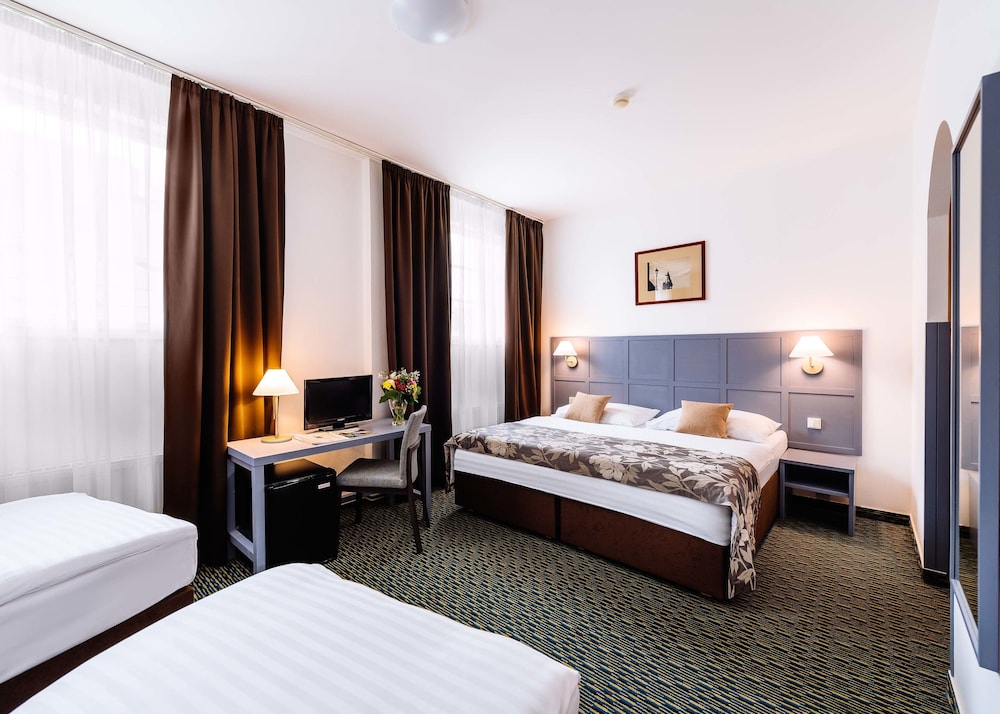 Central Hotel 10/47