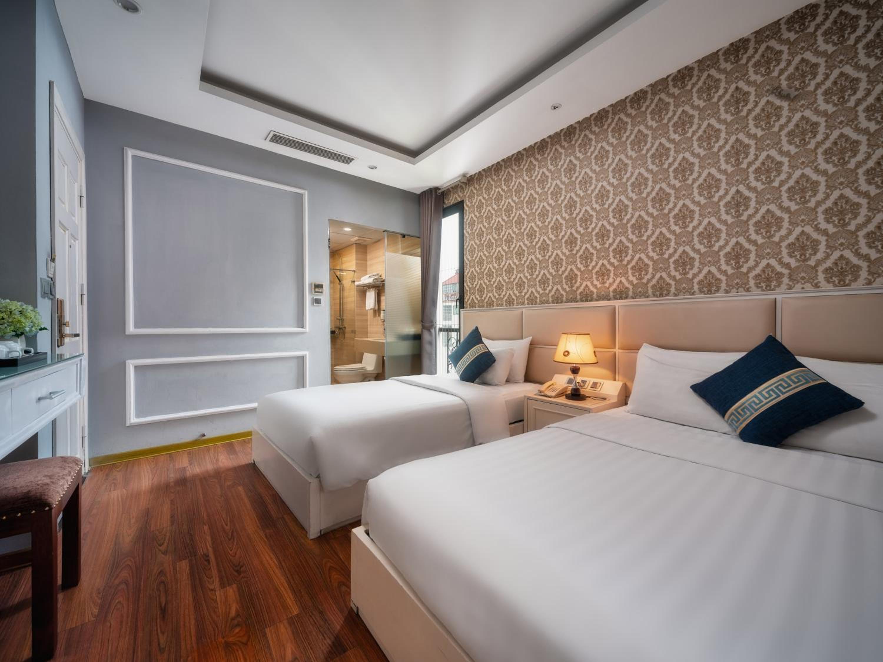 Room, Triple, City View