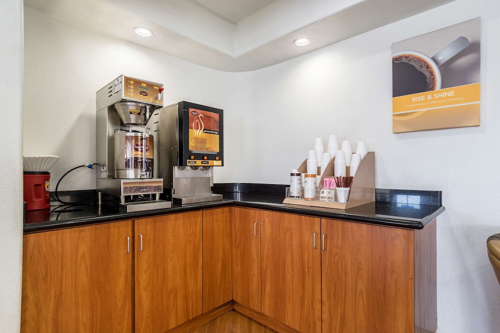 Motel6 Buttonwillow, CA - Central 6/50