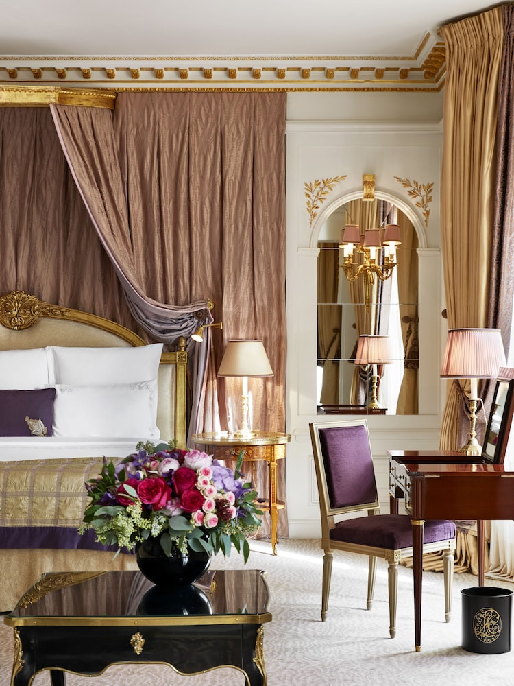 Hotel Plaza Athenee 65/79