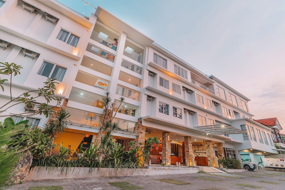 The Salak Hotel 8/45