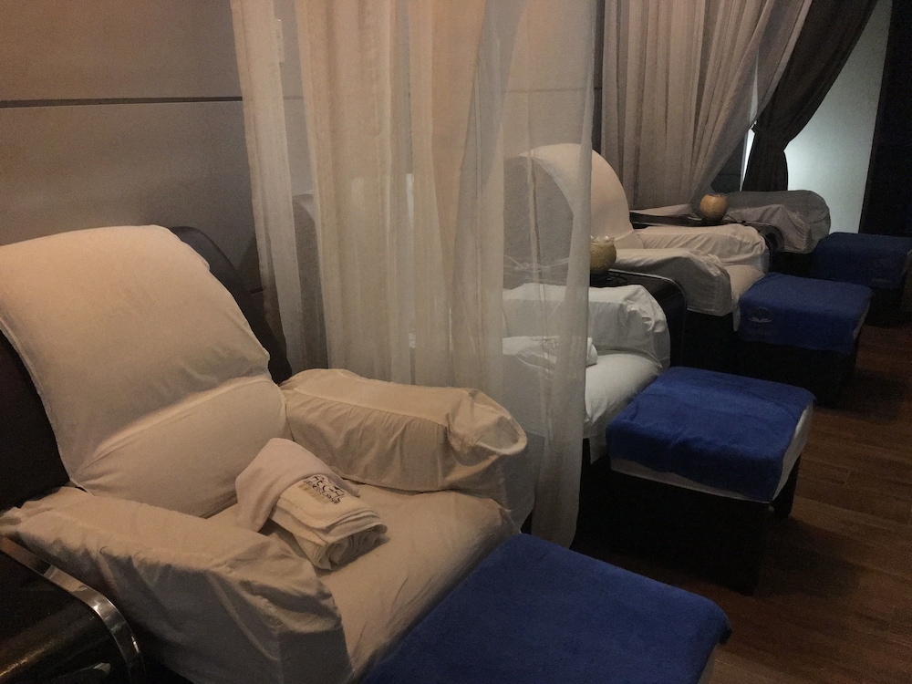 Rizal Park Hotel 43/65