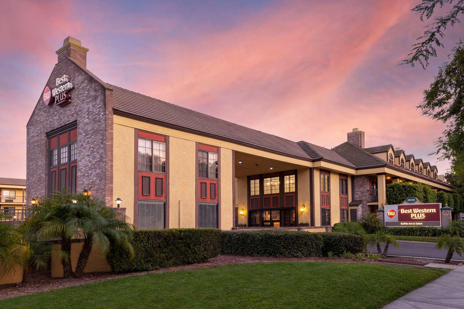 Best Western Plus Raffles Inn & Suites 6/34