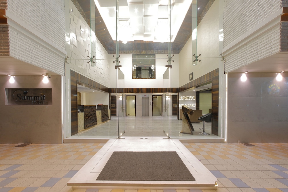 Hotel Summit 12/50