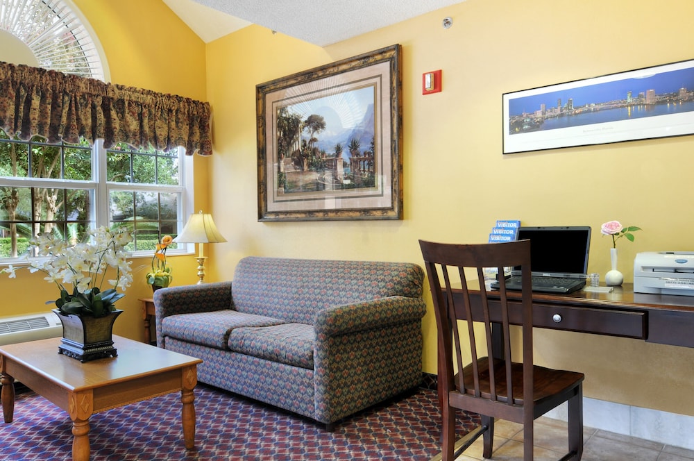 Hometown Inn Suites Jacksonville Butler Blvd Southpoint 27/39