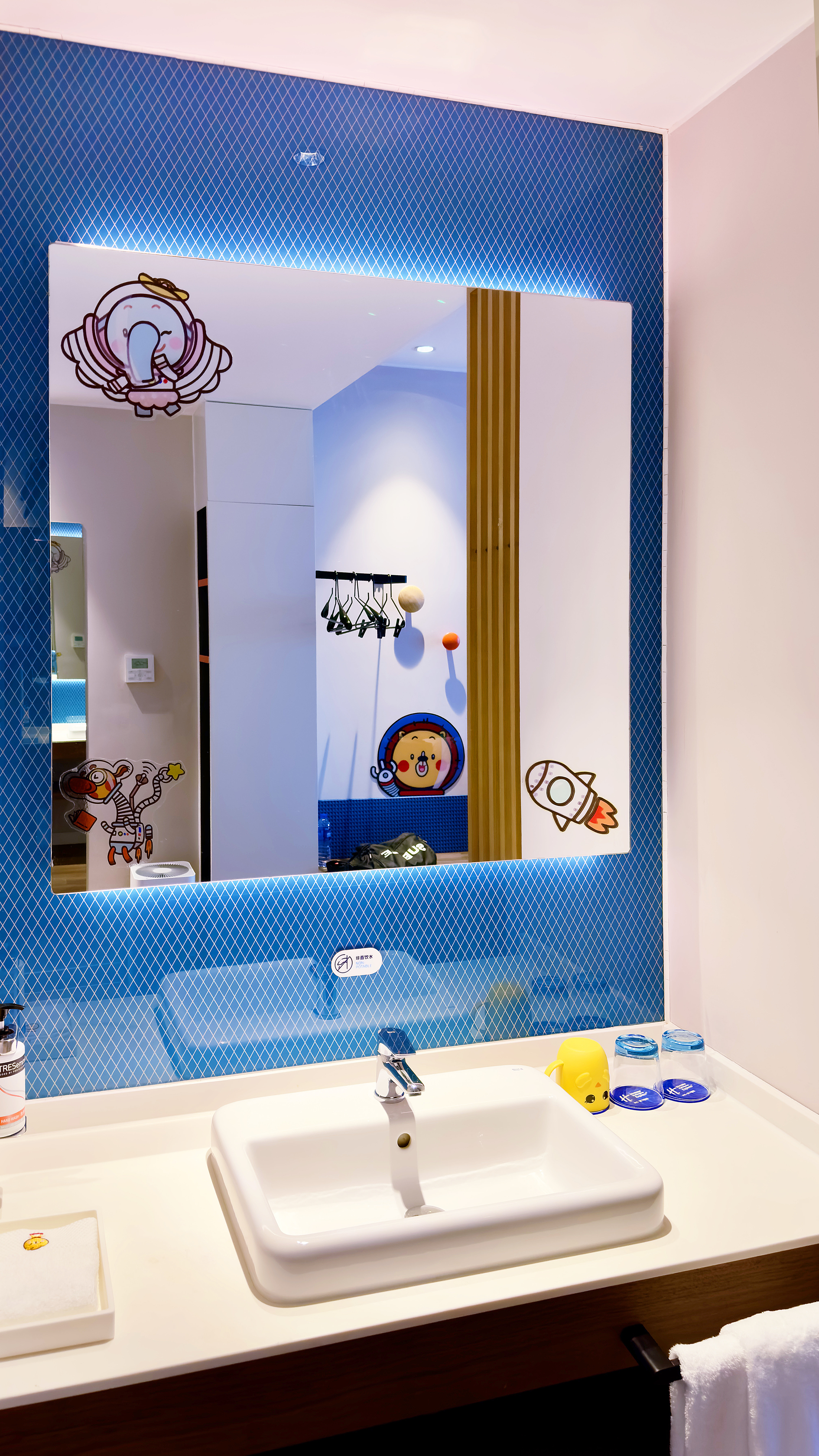 Holiday Inn Express Shanghai Kangqiao 33/33