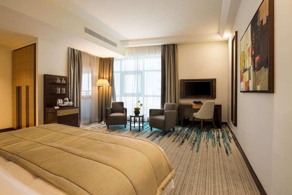 EXECUTIVE, SUITE, KING BED
