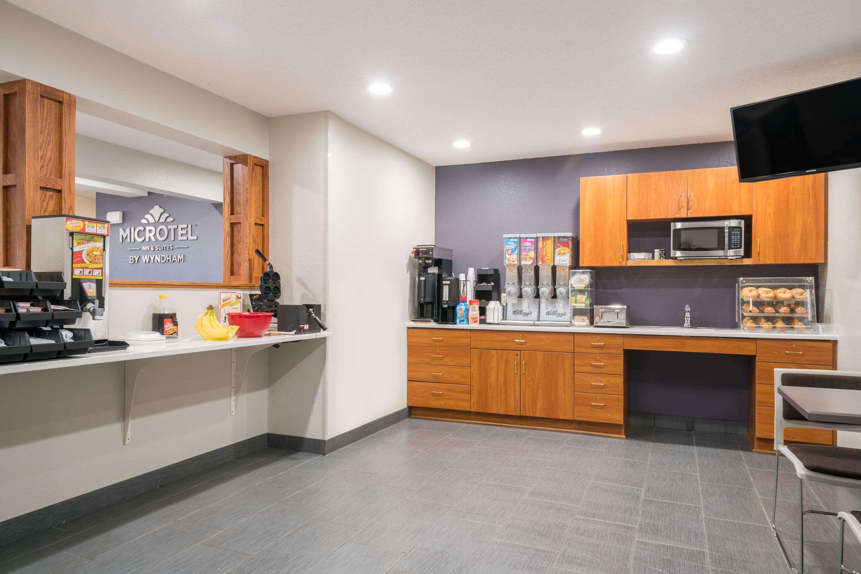 Microtel Inn & Suites by Wyndham Springfield, MN 3/16