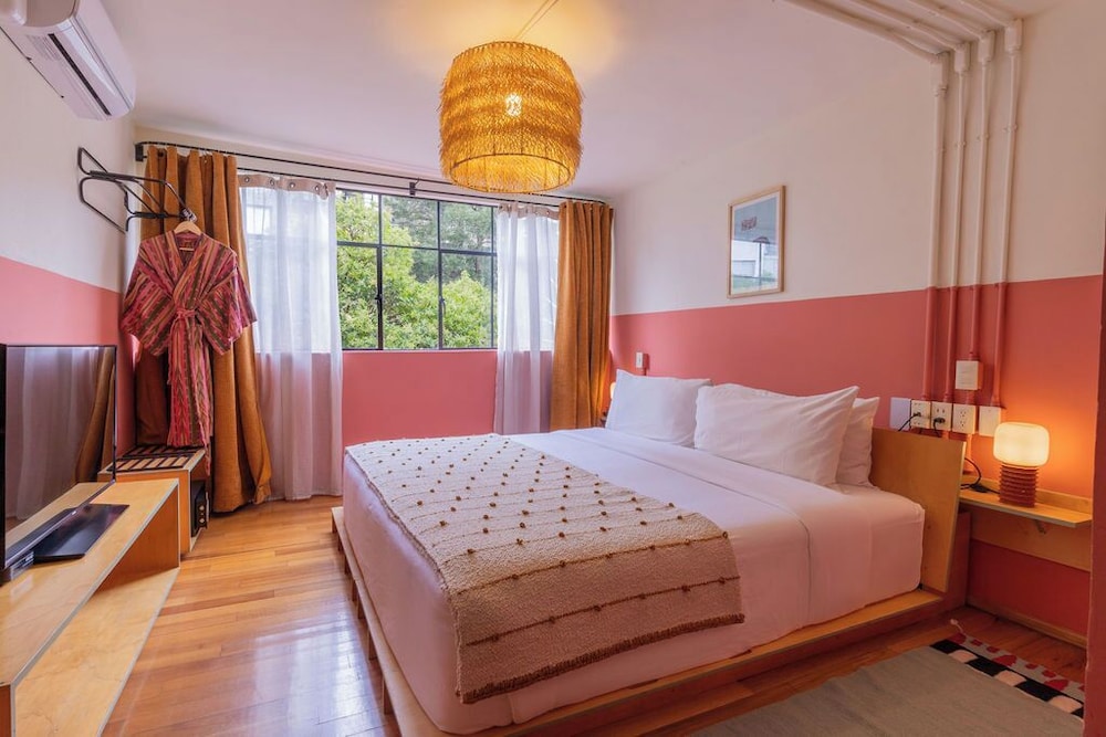 ROOM, TWIN BEDS, KING BED, KITCHENETTE